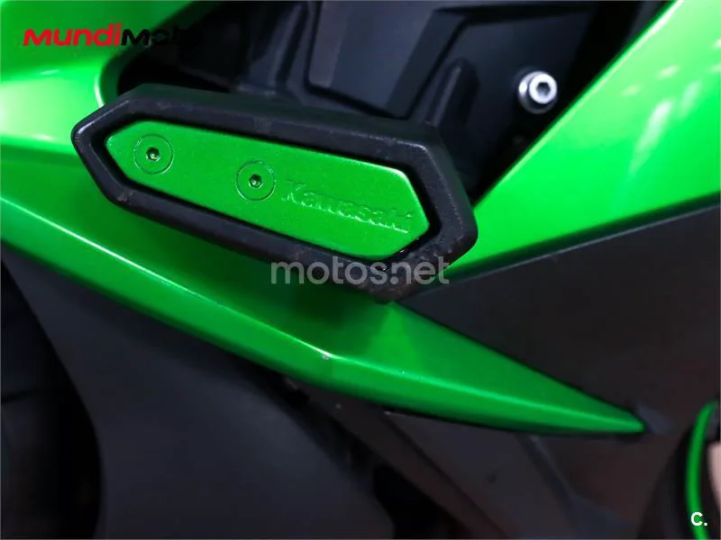 Kawasaki Z1000 – Vista 32