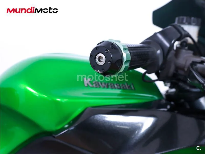 Kawasaki Z1000 – Vista 35
