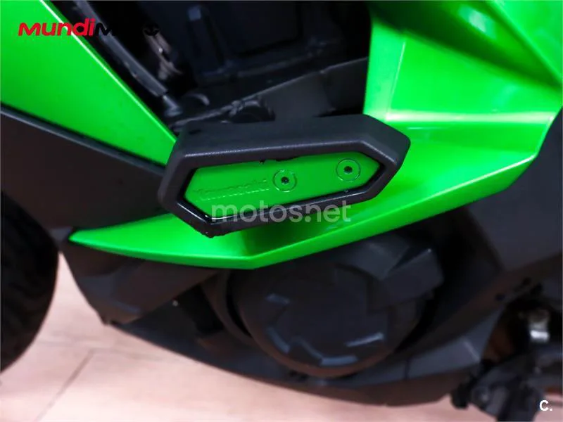 Kawasaki Z1000 – Vista 38