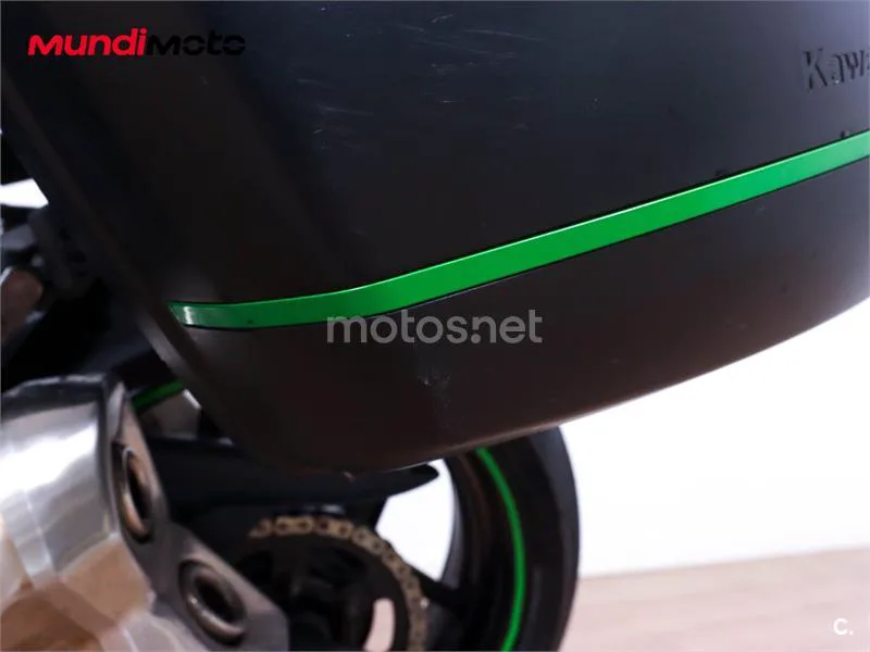 Kawasaki Z1000 – Vista 40