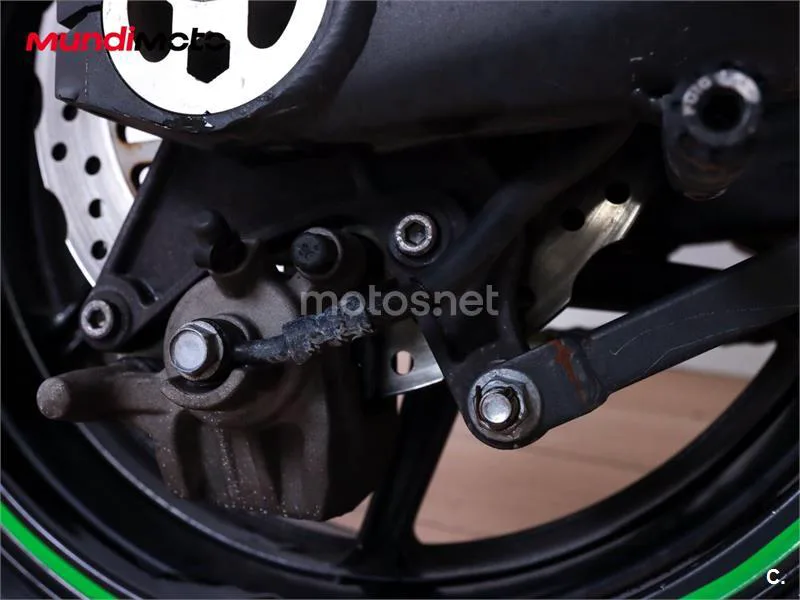 Kawasaki Z1000 – Vista 45