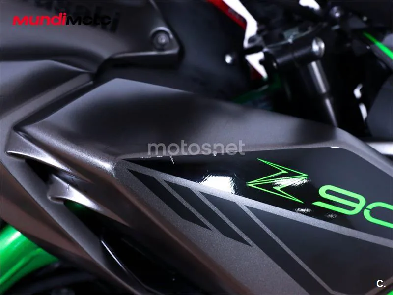 Kawasaki Z900 – Vista 29