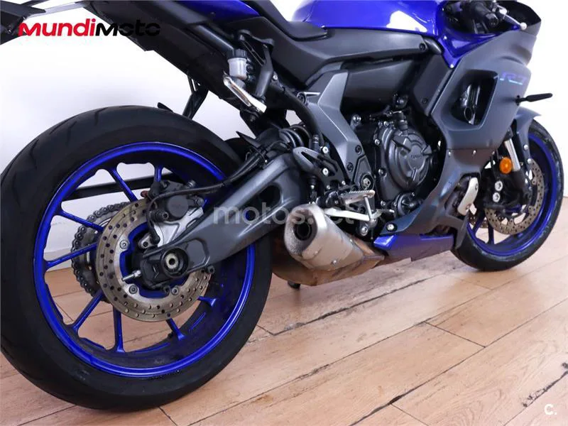 Yamaha R7 – Vista 4