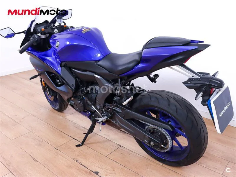Yamaha R7 – Vista 8