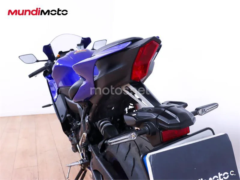 Yamaha R7 – Vista 9