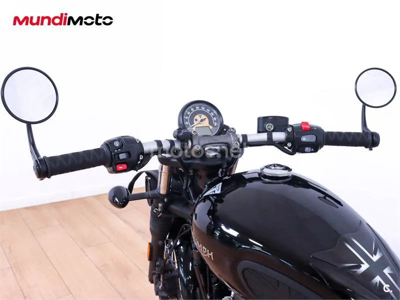 Triumph Bonneville – Vista 11