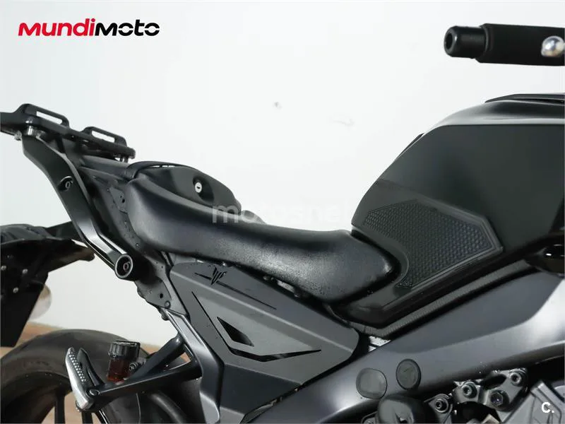 Yamaha MT-09 – Vista 15