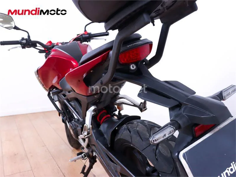 Honda CB 125 R – Vista 9