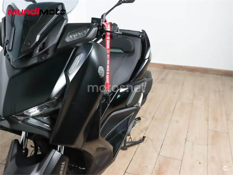 Yamaha XMAX 300 – Vista 10