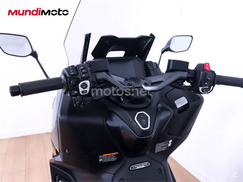 Yamaha TMAX – Vista 11