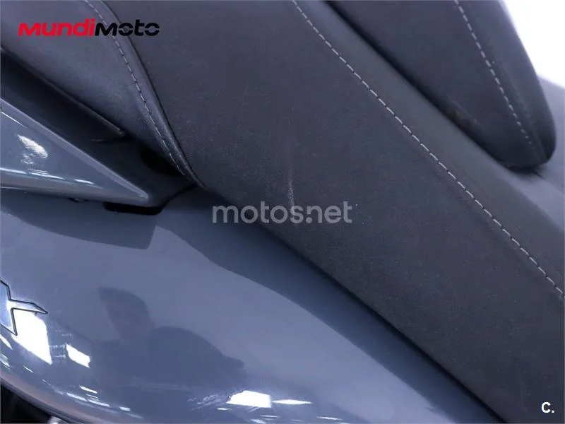 Yamaha TMAX – Vista 14