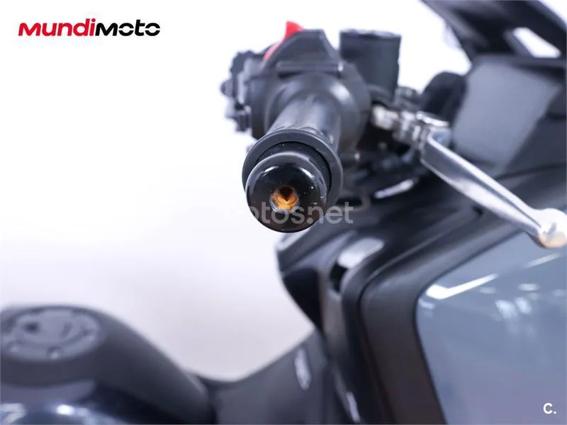Yamaha TMAX – Vista 15