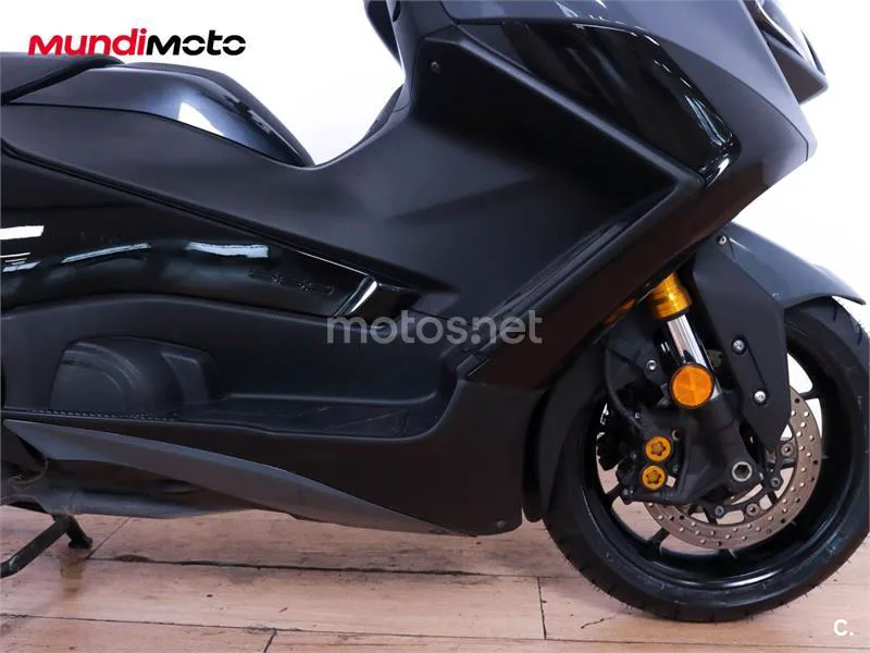 Yamaha TMAX – Vista 18