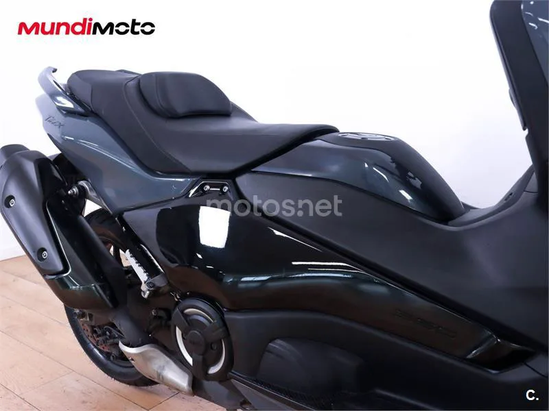 Yamaha TMAX – Vista 19