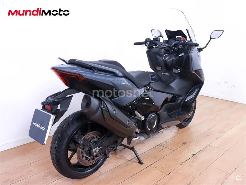 Yamaha TMAX – Vista 3