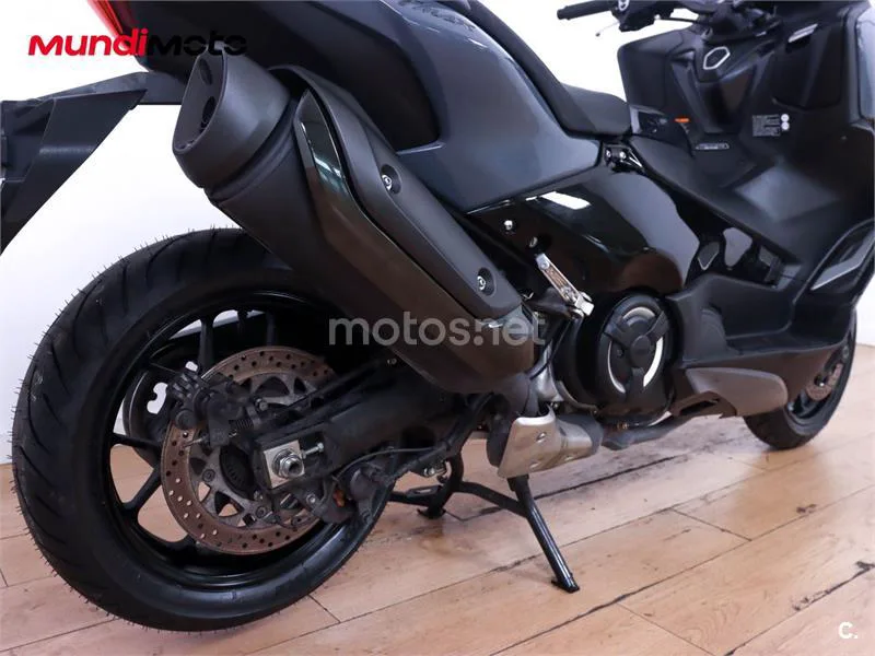 Yamaha TMAX – Vista 4