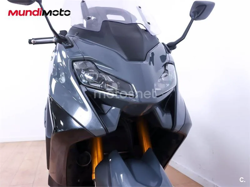 Yamaha TMAX – Vista 5