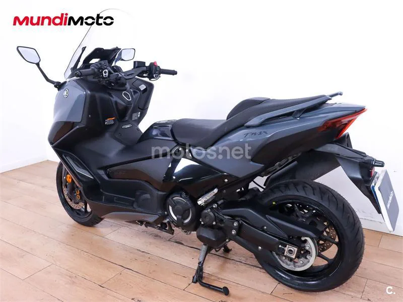 Yamaha TMAX – Vista 8
