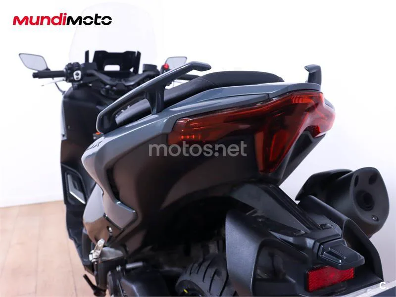 Yamaha TMAX – Vista 9