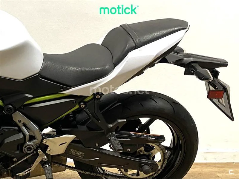 Kawasaki Z650 – Vista 10