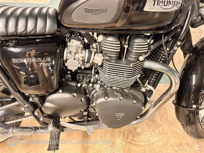 Triumph Bonneville T100 – Vista 9