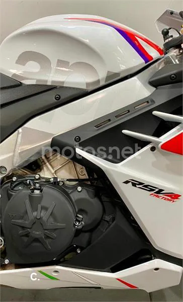 Aprilia RSV4 Factory – Vista 12