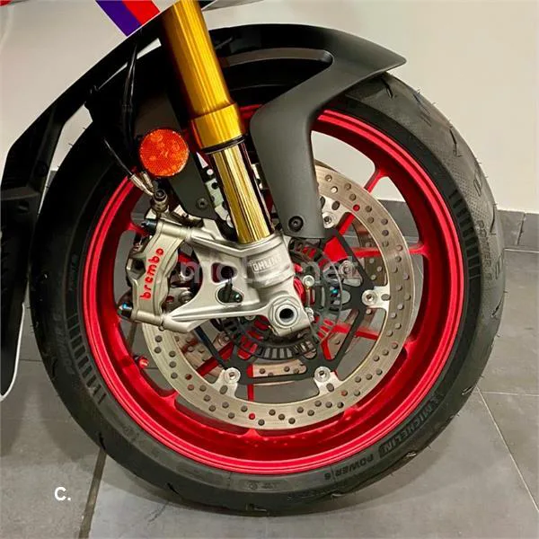 Aprilia RSV4 Factory – Vista 13