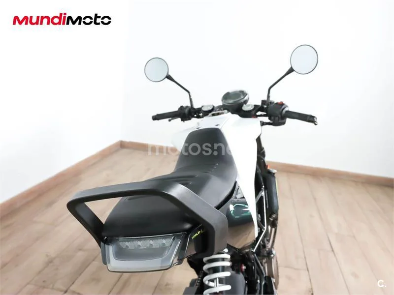 Husqvarna Vitpilen 401 – Vista 4
