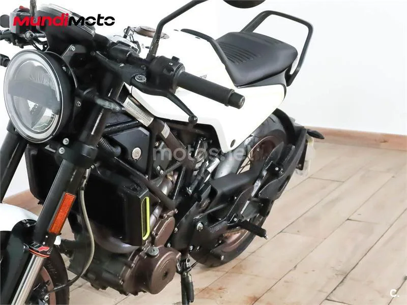Husqvarna Vitpilen 401 – Vista 10