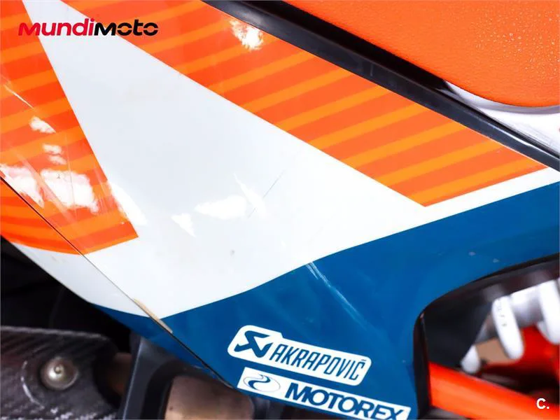 KTM 890 – Vista 14