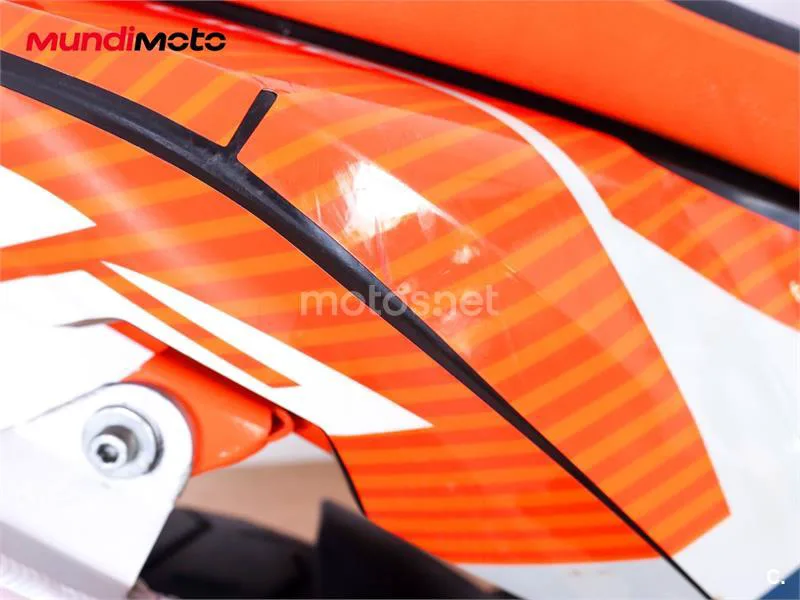 KTM 890 – Vista 18