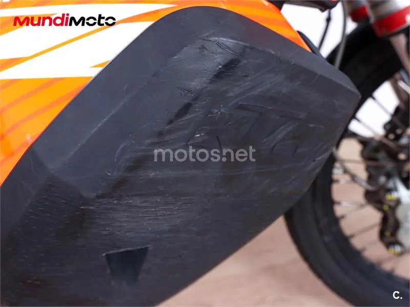 KTM 890 – Vista 19