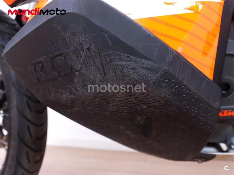 KTM 890 – Vista 20