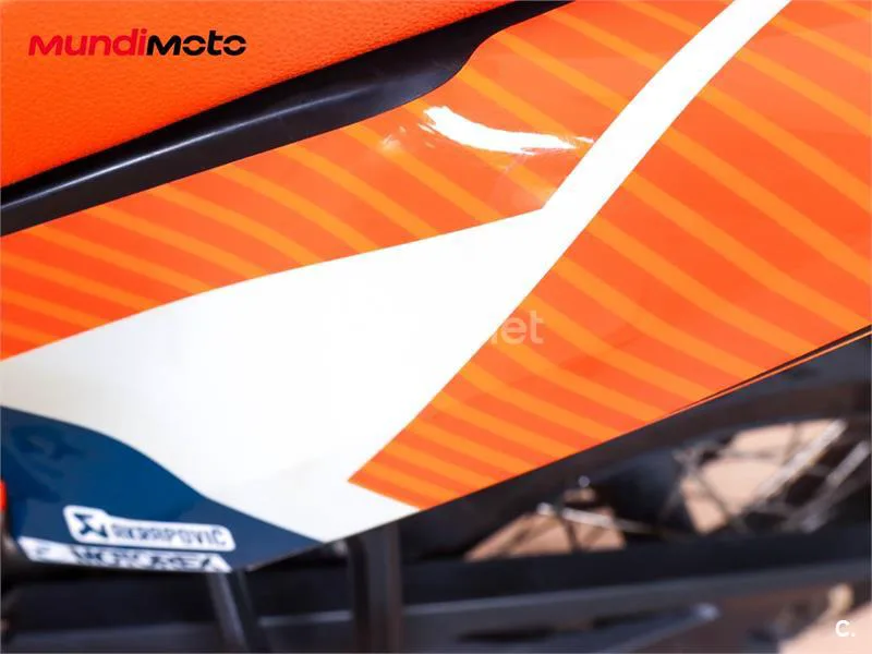 KTM 890 – Vista 21