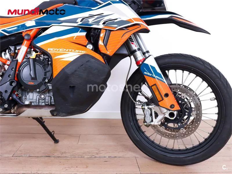 KTM 890 – Vista 23