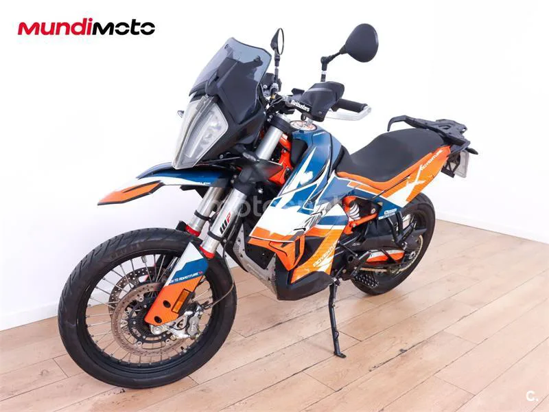 KTM 890 – Vista 7