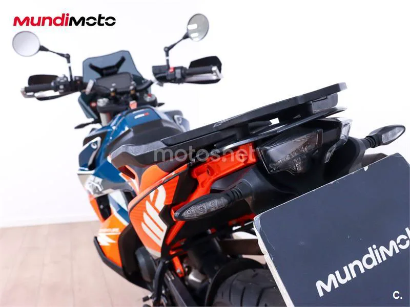 KTM 890 – Vista 9