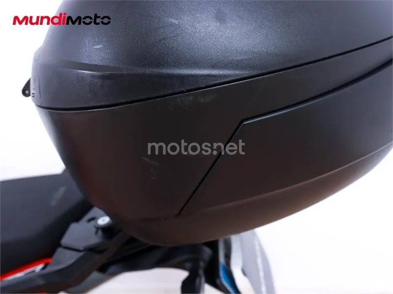 KTM 890 – Vista 15