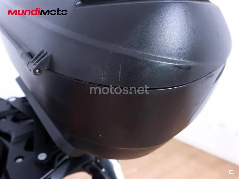 KTM 890 – Vista 16