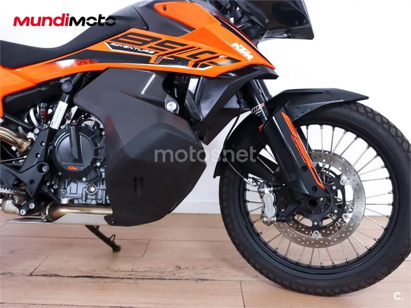 KTM 890 – Vista 18