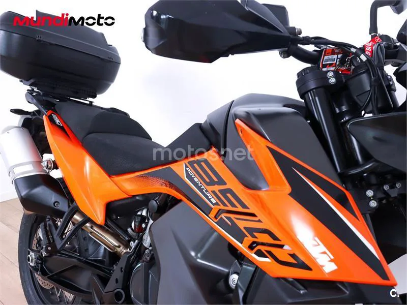 KTM 890 – Vista 19