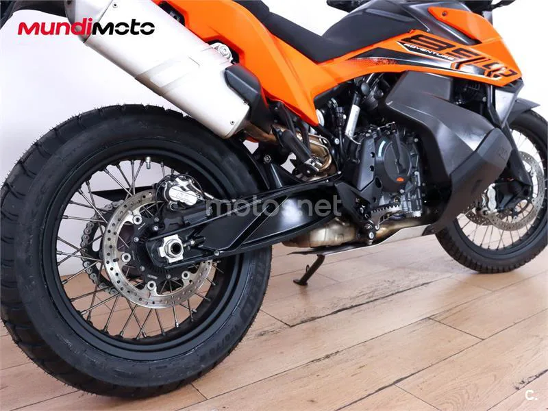 KTM 890 – Vista 4