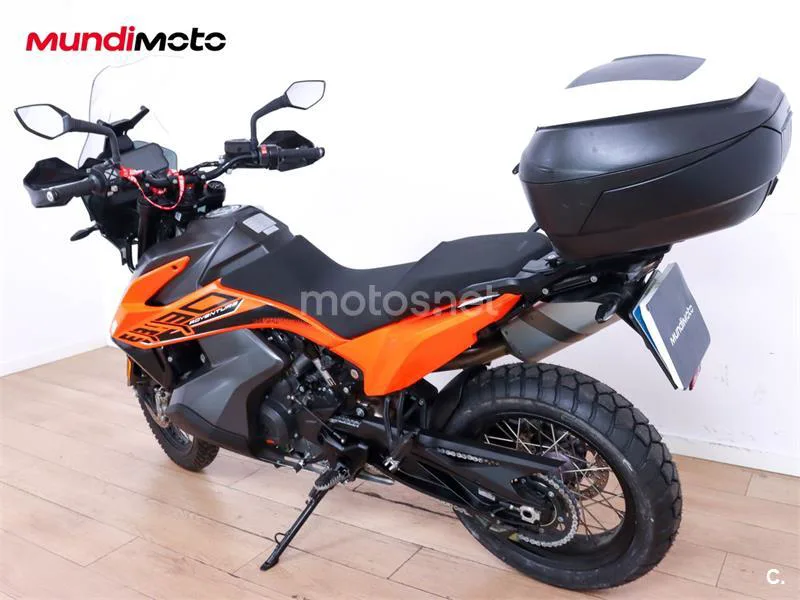 KTM 890 – Vista 8