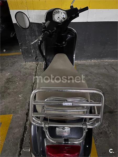 Vespa LX 125 – Vista 2