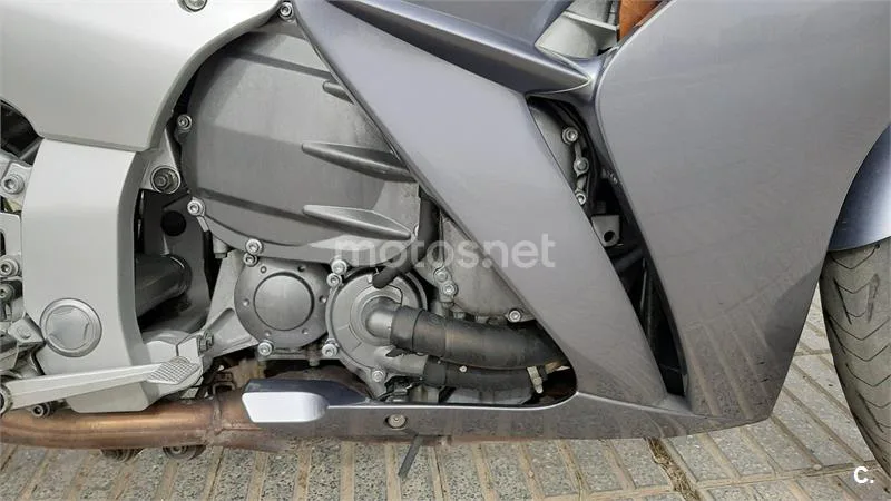 Yamaha FJR 1300 – Vista 16