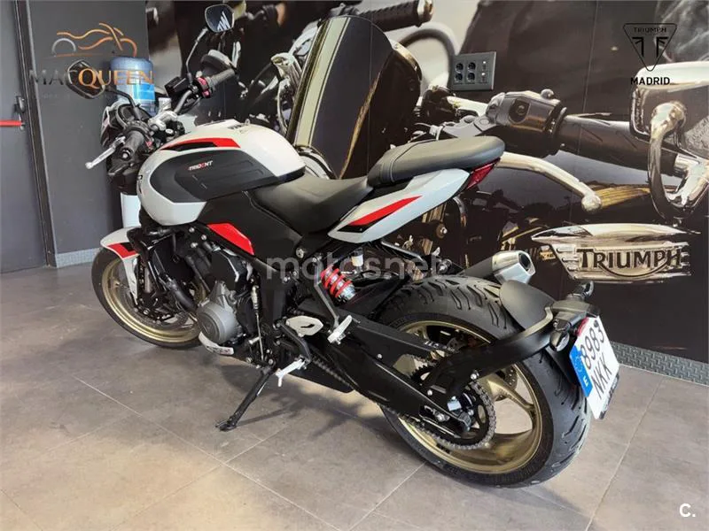 Triumph Trident 800 – Vista 3