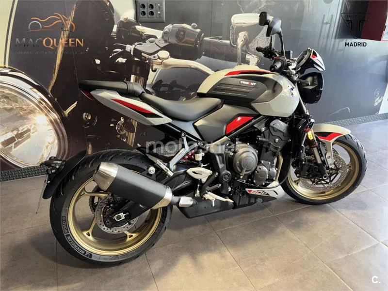 Triumph Trident 800 – Vista 5