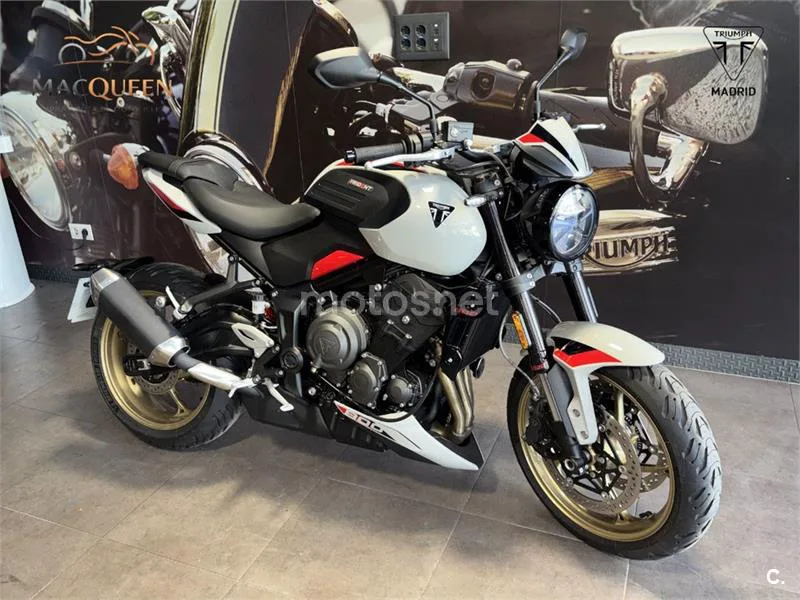 Triumph Trident 800 – Vista 7