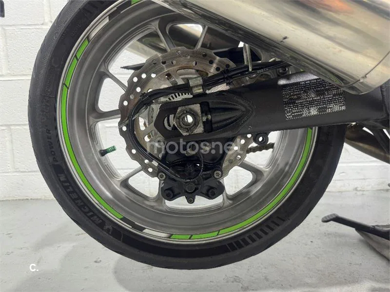 Kawasaki ZZR 1400 – Vista 19