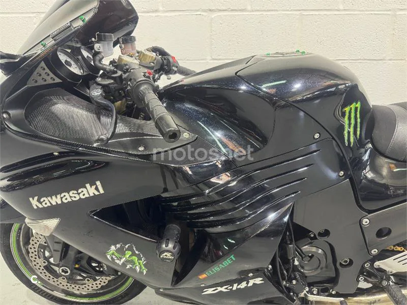 Kawasaki ZZR 1400 – Vista 23